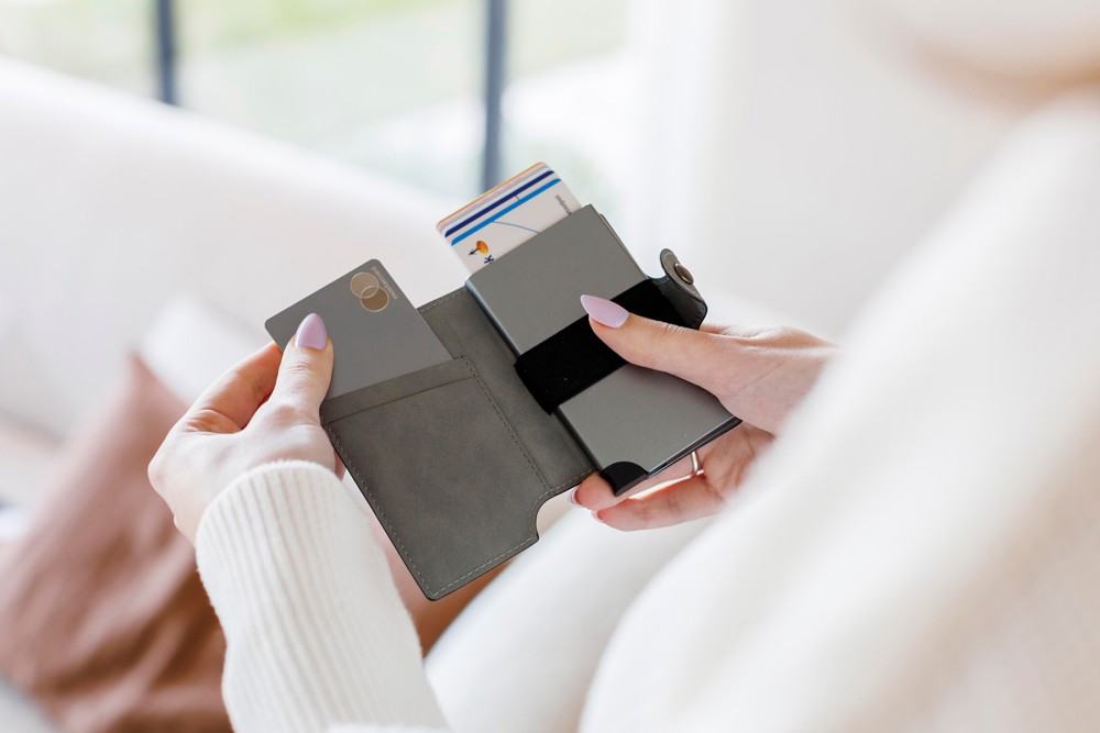 BrandCharger pasjeshouder Wally Porto | RFID-bescherming