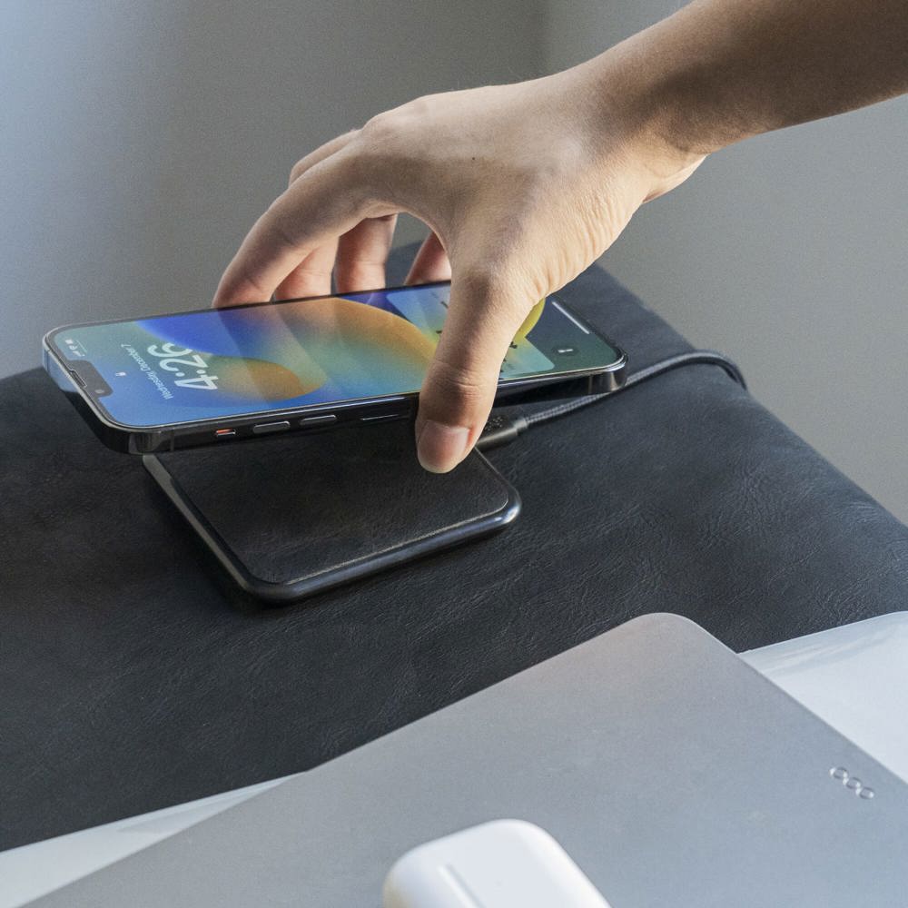 2259 | Xoopar Iné Wireless Fast Charger - Recycled Leather 15W